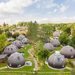 Kugelhaus Phoebe Charmantes Kugelhaus Aus Holz Am Waldrand Des Tollensesees Prázdninový dům Penzlin