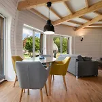 Kugelhaus Phoebe Charmantes Kugelhaus Aus Holz Am Waldrand Des Tollensesees Prázdninový dům
