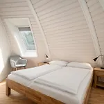 Kugelhaus Phoebe Charmantes Kugelhaus Aus Holz Am Waldrand Des Tollensesees Prázdninový dům *