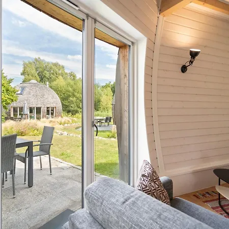 Kugelhaus Phoebe Charmantes Kugelhaus Aus Holz Am Waldrand Des Tollensesees *