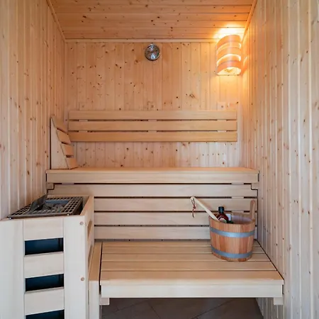 Kugelhaus Phoebe Charmantes Kugelhaus Aus Holz Am Waldrand Des Tollensesees * Wustrow (Penzlin)