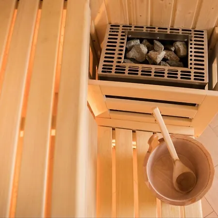 Kugelhaus Phoebe Charmantes Kugelhaus Aus Holz Am Waldrand Des Tollensesees Wustrow (Penzlin)