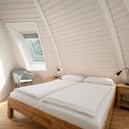 Kugelhaus Phoebe Charmantes Kugelhaus Aus Holz Am Waldrand Des Tollensesees Prázdninový dům *