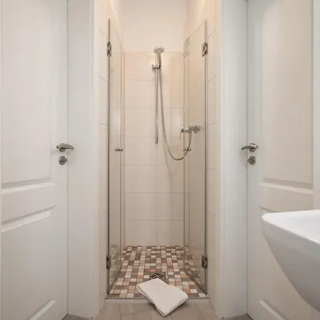 Feriehus Kugelhaus Phoebe Charmantes Kugelhaus Aus Holz Am Waldrand Des Tollensesees *