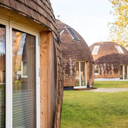 Feriehus Kugelhaus Phoebe Charmantes Kugelhaus Aus Holz Am Waldrand Des Tollensesees *